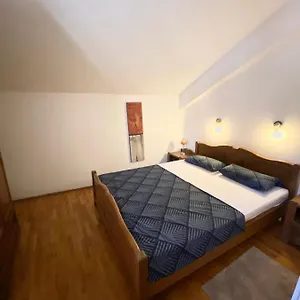 Center Old Town - 1min To Palace Apartment